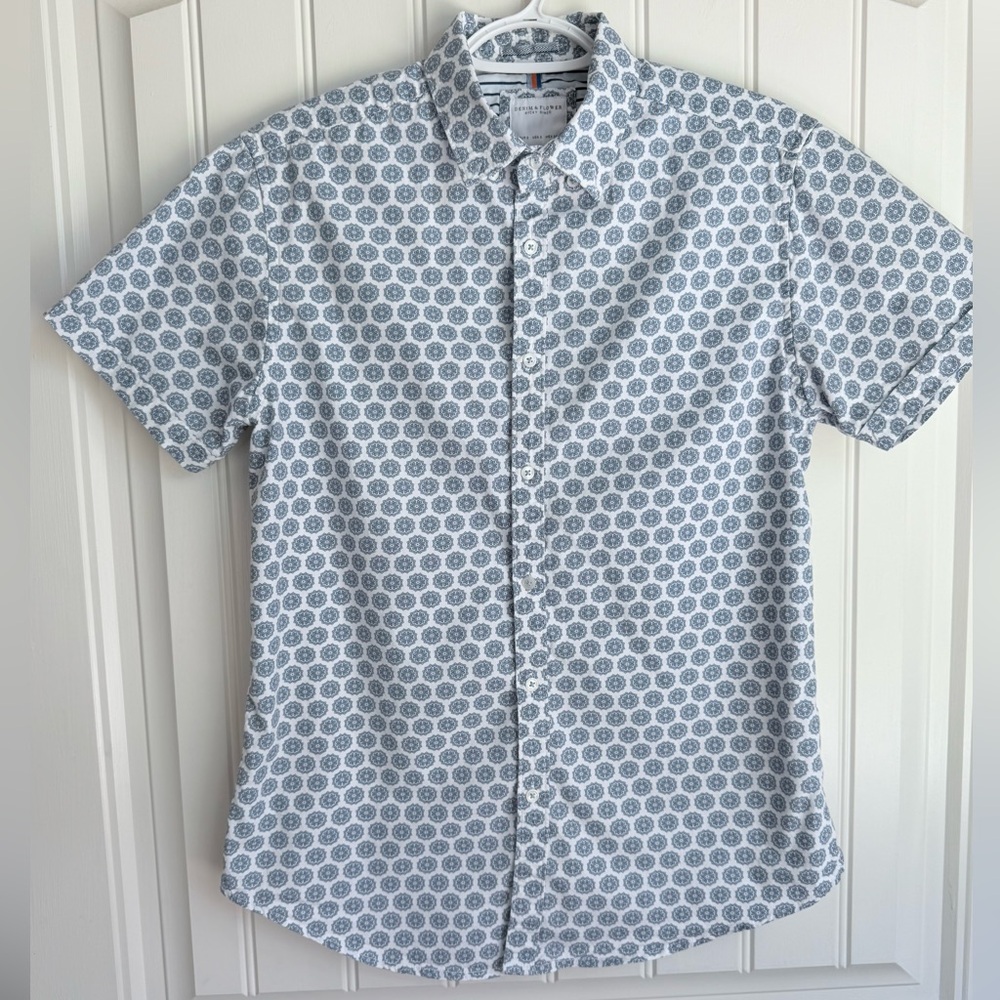 Men's Denim & Flower
Blue Patterned Shirt
Size: Small